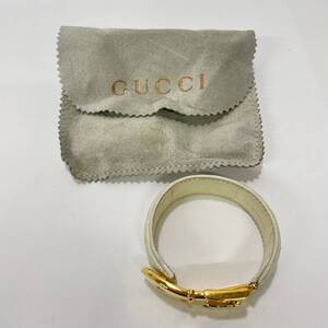 ★ 1円〜【現状保管品】 GUCCI グッチ バングル ブレスレット ベルトデザイン 留め口 金具 ホワイト系 レザー 保存袋付き 希少 J152952