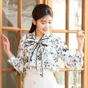 新品　ミッシュマッシュ　花柄ボウタイブラウス　花柄ブラウス　アイボリー　