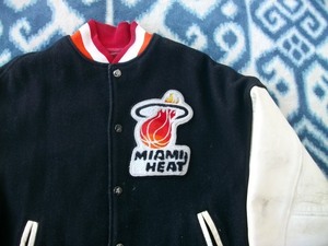 マイアミ ヒート 袖革？レザー？ジャケット 美品 表記M Miami Heat NBA