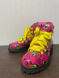 美品☆[ADIDAS×Jeremy Scott] 定価33,000 JS FACE HIKING BOOT フェイス柄 ハイキングブーツ 22.5cm US4.5 ピンク M18988 レディース