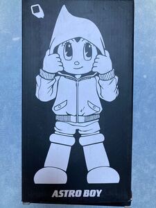 【鉄腕アトム】TOY CUBE ASTRO BOY ビッグサイズフィギュア:サイズ25CM。