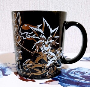 即決 貴重 遊戯王 マグカップ Yu☆Gi☆Oh！ 遊☆戯☆王 2016当時物 ブラックマジシャン 食器 コップ 千年パズル ペン立て ペンスタンド 黒