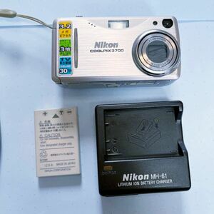 Nikon coolpix 3700 オールド　デジタルカメラ