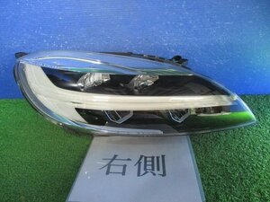 管理№04133　ボルボ　V４０　ＭＢ系　純正　ＬＥＤ　右ライト　