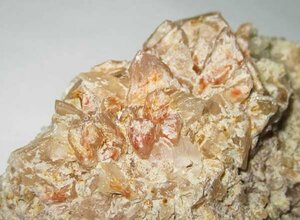 日本の鉱物　岐阜県金生山の方解石/犬牙状自形結晶の群生　約３６７ｇ