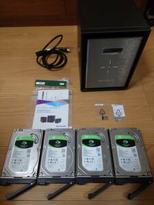 NETGEAR ReadyNAS 526X 6ベイ 10GbE RJ-45 RN526X00-100AJS　メモリ８GB改装済　HDD（２TB）×4台付き　動作確認済