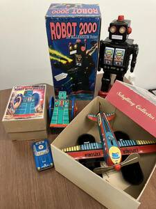 【M】ブリキのおもちゃ　おまとめ　人形　ロボット　飛行機　車　ROBOT2000　EXPLORER　レトロ　ヴィンテージ