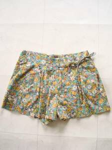 cacharel リバティー社製花柄ショートパンツ size36