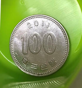 韓国硬貨　１００ウォン (2011年）
