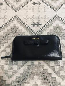 黒艶　至高　PRADA プラダ　リボン　ラウンドファスナー　サフィアーノ　ロゴ 長財布 レザー