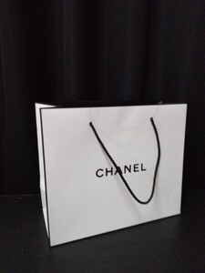 美品【CHANEL】紙バッグ◆白23×27cm　まち11.5cm