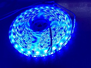 長期保管品 12V用 LEDテープ 5m 防水 正面発光 300連 白ベース ブルー