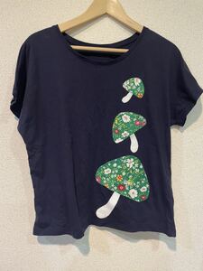 ♪ヌイヌイ　nuinui 紺色　半袖Tシャツ きのこ　毛玉あり　レディースM～Lサイズ　USED♪