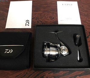 新品 22イグジスト(EXIST)　ダイワ(DAIWA) 【LT2500S-XH】 スピニングリール 釣り具 フィッシング 海釣り 両利き ユニセックス グレー