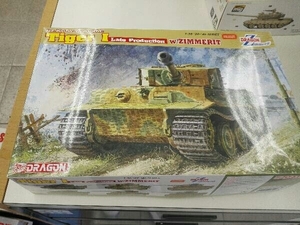 プラモデル ドラゴンモデルズ 1/35 Pz.Kpfw.VI Ausf.E タイガーI 後期型 ツェメリットコーティング [DR6383]