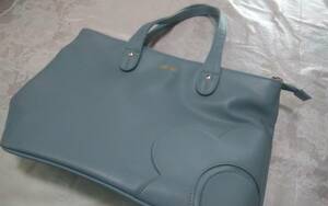 ☆ MARYQUANT ☆USED品☆とっても可愛い！デイジーお花入りの水色ショルダートートバッグです(o^―^o)サイズ40×26cm 底幅約12cm ☆