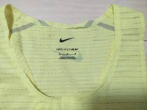 ★新品　ナイキ　NIKE　ランニングシャツ　★DRI-FIT ADV使用　★ストレッチ地　★反射素材　★Mサイズ