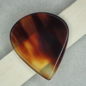 t:2.0mmTortoise shell Guitar Pick Jazz Pick Mandolin Thumb Pick Casein Galalith Plectrum8/27/3