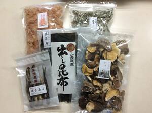 送料込　和風だし専門店厳選　出汁セット　かつお節削りぶし　煮干　原木椎茸　焼きあご　真昆布　計９４０ｇ