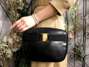 超美品●Salvatore Ferragamo フェラガモ●ヴァラ●カーフ レザー 本革●ショルダー バッグ●黒●G金具●斜め掛け●ヴィンテージ●Js53773