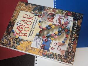 ビーズ本 The Bead Book: A Step-By-Step Guide to the Creative Art of Beading 　 Victoria Dutton (著), Garth Blore (写真)