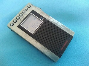 SONY/ソニー　FM・AM ポータブルラジオ　SRF-R633V★動作品！難あり