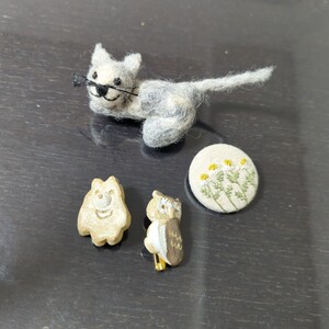 ハンドメイド　ブローチ　4個セット