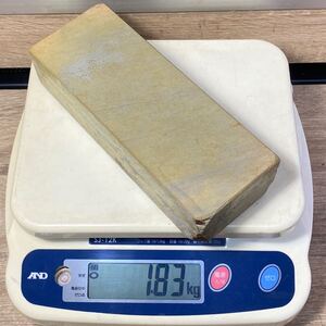 783■天然砥石　大工道具　研磨　厚さ約4.8cm 重量1.83kg■