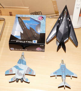 1/72 軍用機4機セット SR-71 ブラックバード Blackbird F-117 Nighthawk シー・ハリアー Mig-29 プラスチック完成品 台座2つ 送料無料