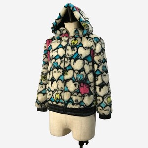 レアデザイン 総柄 モンクレール MONCLER ハート パターン フェイクファー パーカー 140cm ホワイト系 キッズサイズ ジャケット ボア