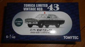 トミカ LV-N43 12a　1/43　ニッサン　セドリックパトカー　その２