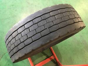 s219-4-2 ☆245/70R19.5 中古1本♪ ダンロップ SP680 2021年製 スペア用に！　k40