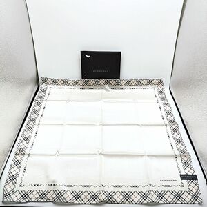 【シール付き未使用品】BURBERRY　LONDON　バーバリーロンドン　スカーフ　大判ハンカチ　チェック　ベージュ系　コットン　58×58