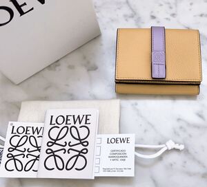 新品LOEWE ロエベ　トライフォールド　コンパクト財布♪