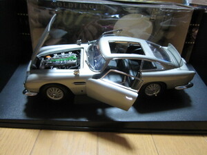 AUTO art GOLDFINGER 007 Aston Martin DB5　1/18 オートアート　ゴールドフィンガー　００７　アストンマーチン　ＤＢ５　ボンドカー