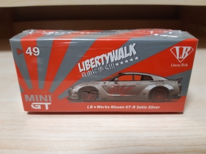 未開封　LIBERTY WALK　1/64　MINI GT　GT-R　リバティーウォーク　R35　サテンシルバー　左ハンドル