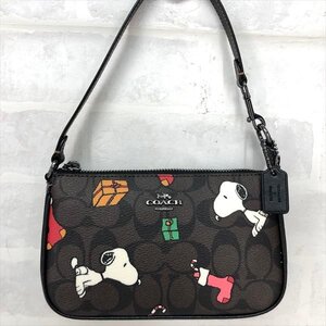 COACH × PEANUTS コーチ ピーナッツ コラボ ノリータ19 スヌーピー プレゼント プリント ストラップ付ポーチ バッグ LH632023121417