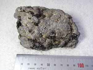 和田峠の黒曜石 クリストバル石・方珪石（ほうけい）・クリストバライト サイズ約10×11×7センチ 重量約530グラム