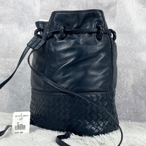 極美品 BOTTEGA VENETA ボッテガヴェネタ ショルダーバッグ クロスボディ サコッシュ メンズ 編み込み ベルト オールレザー 巾着 黒