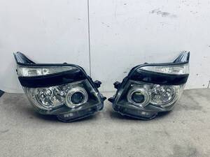 トヨタ 純正 ZRR70W ZRR75W 70 ヴォクシー 前期 HID 左右　ヘッドライト ヘッドランプ 　 KOITO 28-203　202