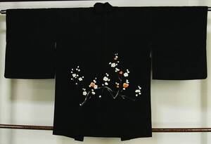 ち20　正絹　黒絵羽織　刺繍梅枝花柄　身丈79ｃｍ