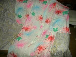 浴衣　白地　ピンクや赤の花柄　40年前の物　よくあったと思う　懐かしい　古き良き昭和時代　バラして巾着袋　おしめ等にも