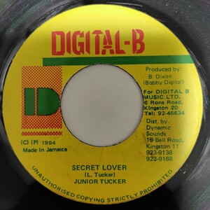 JUNIOR TUCKER／SECRET LOVER アナログ盤7インチシングルレコード ジュニア・タッカー／シークレット・ラバー