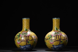 旧蔵 清 銅製 景泰藍 寿桃紋 天球瓶ペア 古銅 銅製品 極細工 稀少珍品 中国古美味 古美術 L0524