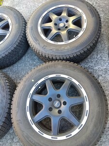 バリ山!　スタッドレスタイヤ　ブリジストン　ブリザック　DM-V3　中古　215/70ｒ16 100Q　４本