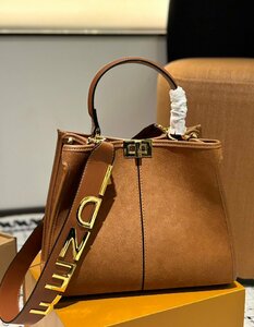 FENDI　Peekaboo X-Iite　ショルダーバッグ　トートバッグ　　通勤　　　1000円～