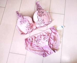 240413　新品　Tutuanna　チュチュアンナ　ブラ　ショーツセット　F75　L　ピンク　大きな胸を小さく見せる　美胸UPブラ　￥4500