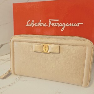 １円~ Salvatore Ferragamo サルヴァトーレ フェラガモ 長財布 レザー ラウンドファスナー ウォレット ヴァラリボン ベージュ