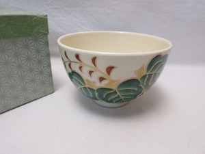 H11137 【 美品 茶道具 紫雲作 金彩花色絵 茶碗 陶印 紙箱 】 検) 作家物 煎茶道具 茶懐石 茶事 茶器 茶席 和物 茶呑 お稽古 おもてなしⅰ