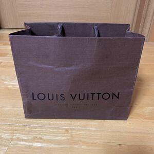 LOUIS VUITTON ルイ・ヴィトン 紙袋 袋 縦17.7cm 横22cm 幅10.5cm 傷あり 中古品 送料無料